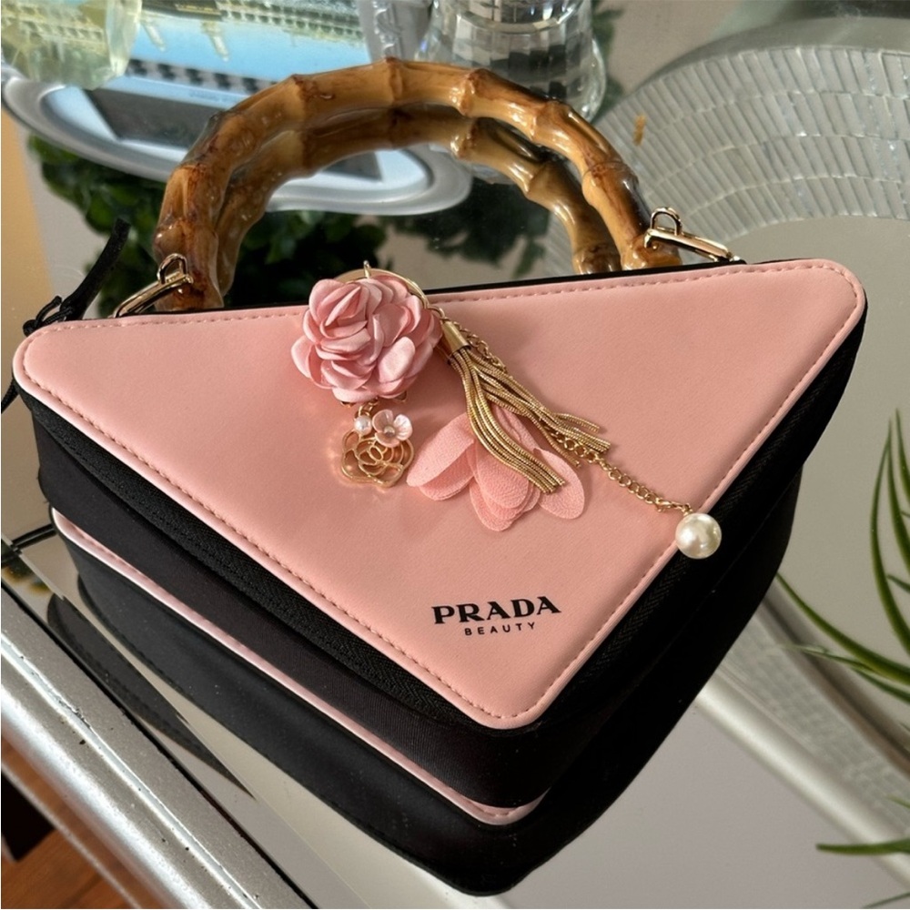 Prada - Picture 4 of 8